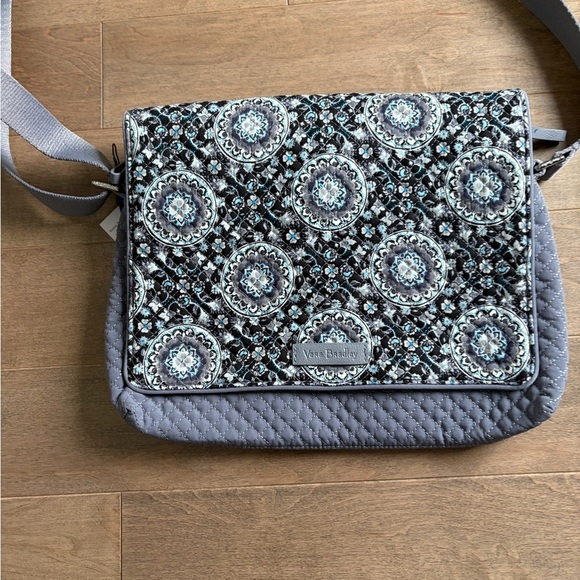 Vera Bradley Iconic Turnaround Crossbody - Picture 4 of 8